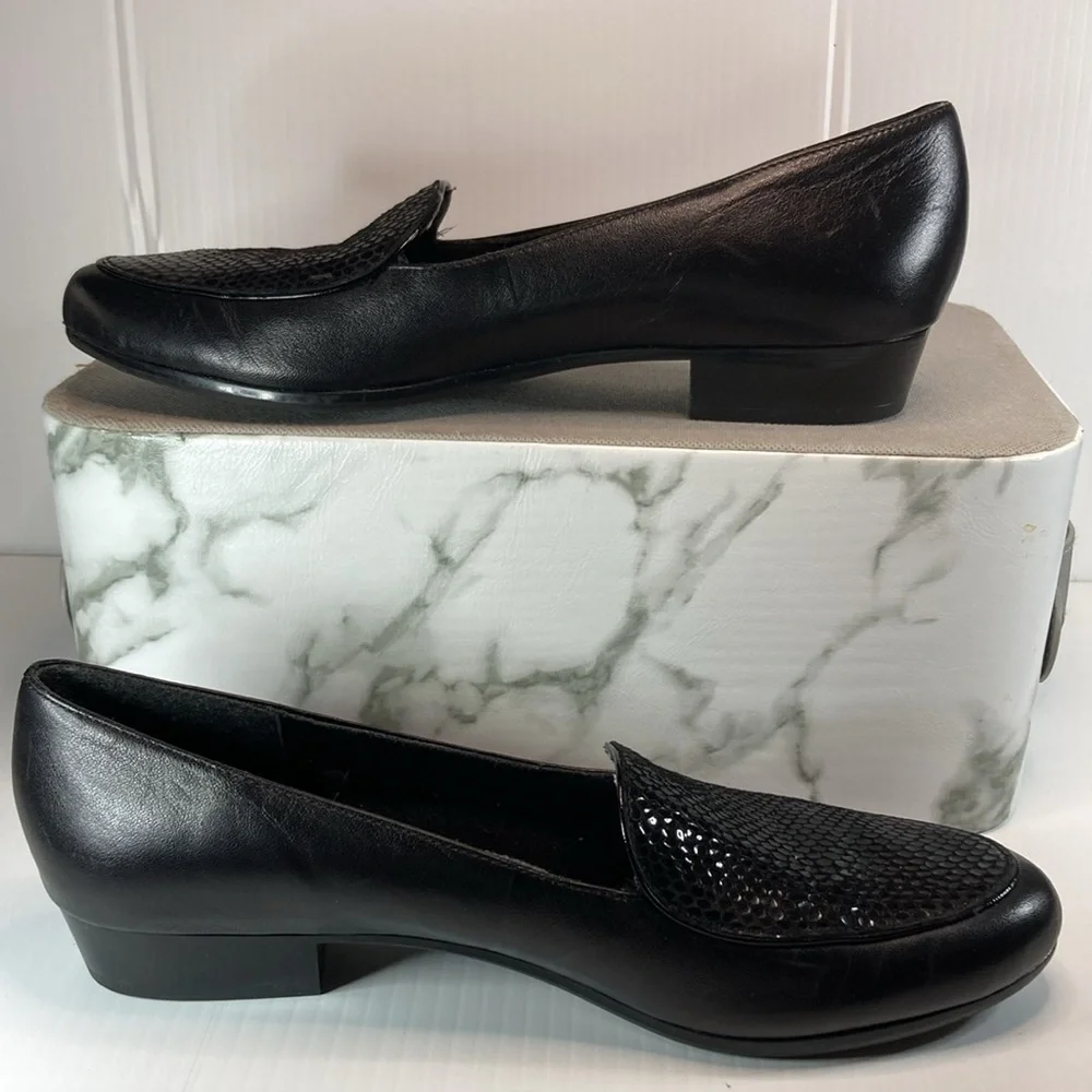 Munro American size 8 Ss . M206288 soft black supple leather. Box‎ 7